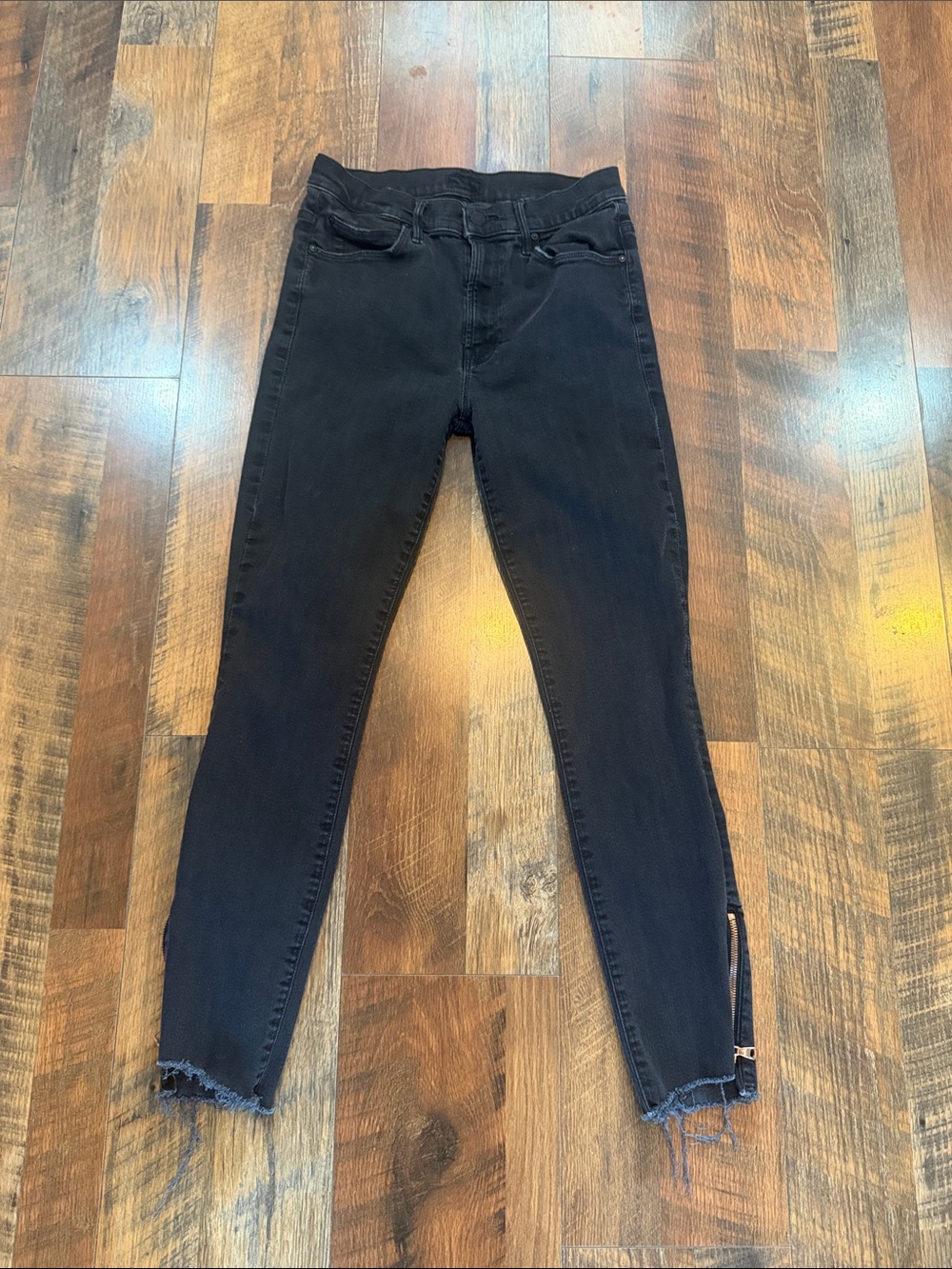 Women’s Black Skinny Jeans with Raw Hem 28 (420)